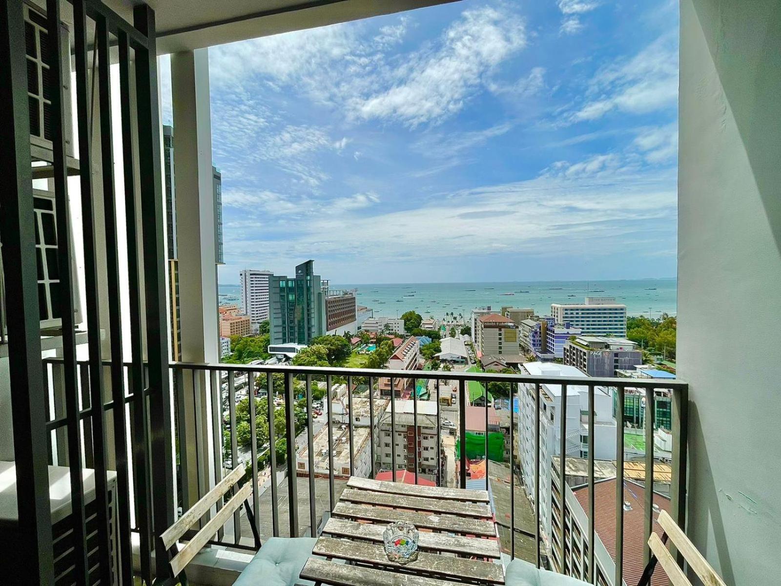 The Base Deluxe Apartment Pattaya Luaran gambar