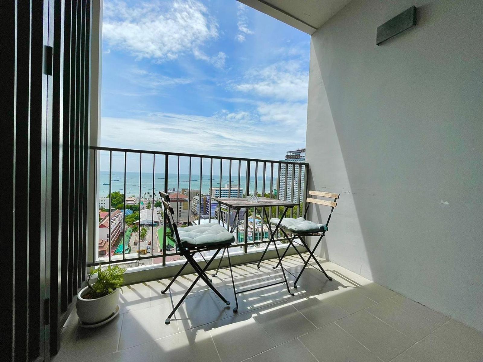The Base Deluxe Apartment Pattaya Luaran gambar