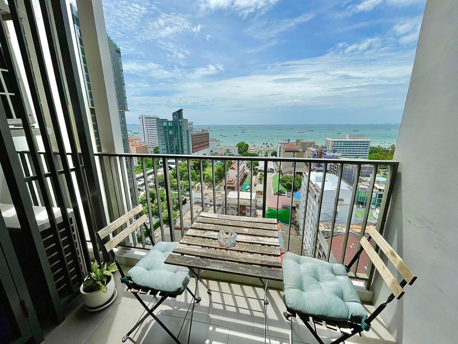 The Base Deluxe Apartment Pattaya Luaran gambar