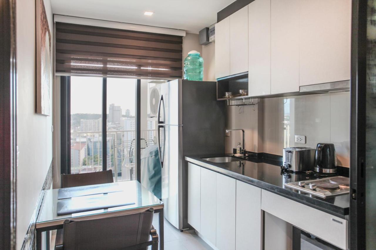 The Base Deluxe Apartment Pattaya Luaran gambar